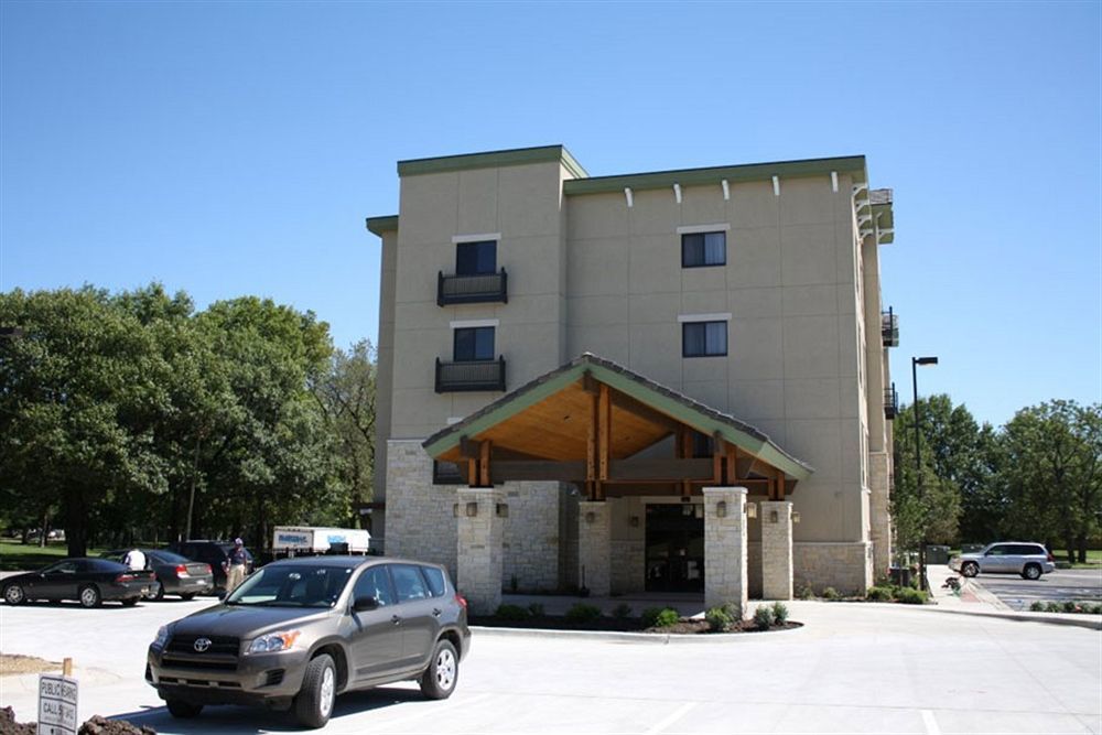 Parkwood Inn & Suites Manhattan Esterno foto